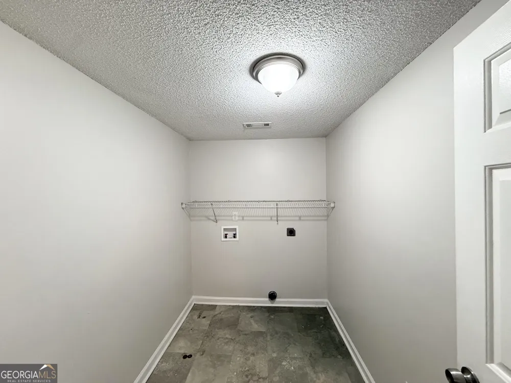 5753 Three Lakes DR Atlanta, GA 30349