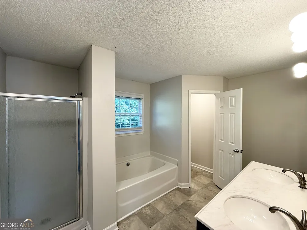5753 Three Lakes DR Atlanta, GA 30349