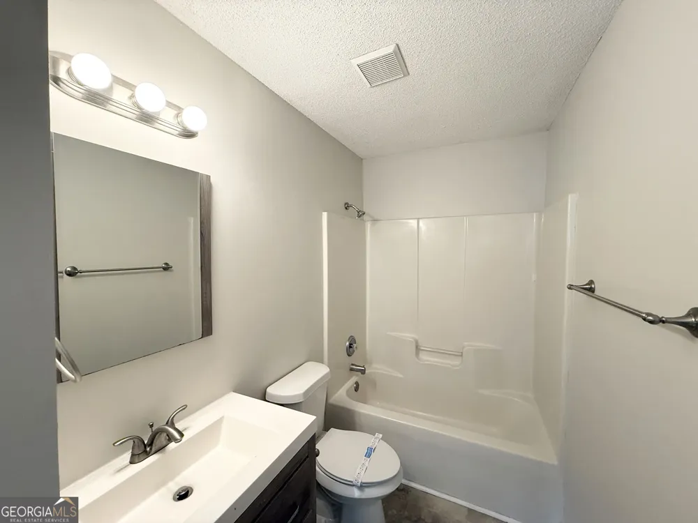 5753 Three Lakes DR Atlanta, GA 30349