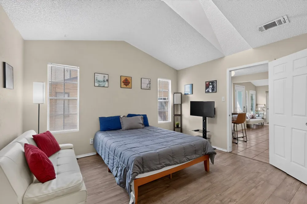1602 Waterloo Trail #B Austin, TX 78704