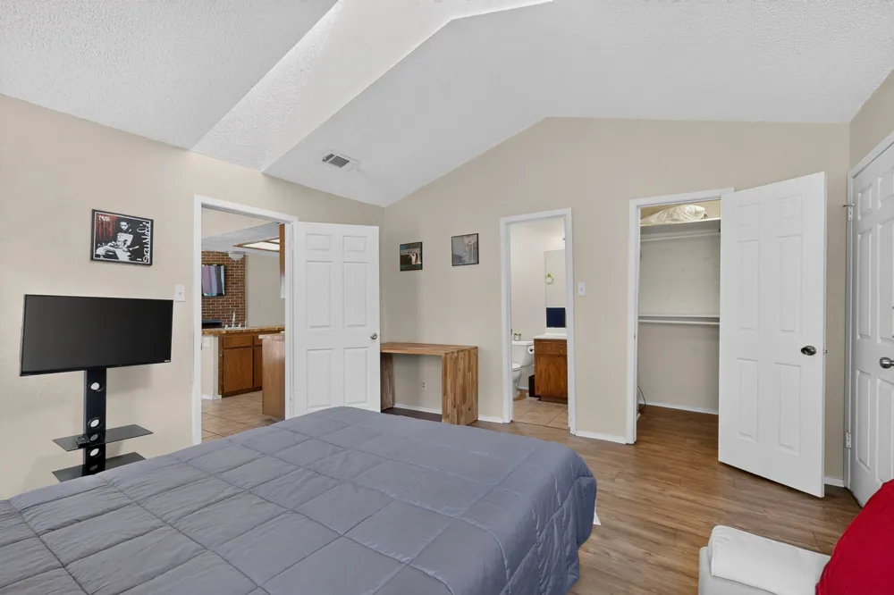 1602 Waterloo Trail #B Austin, TX 78704