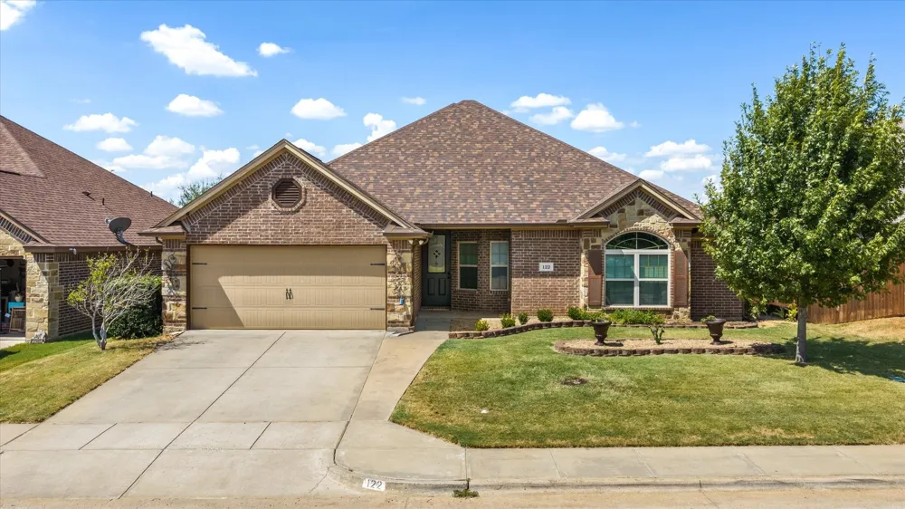 122 Donna Circle Granbury, TX 76049