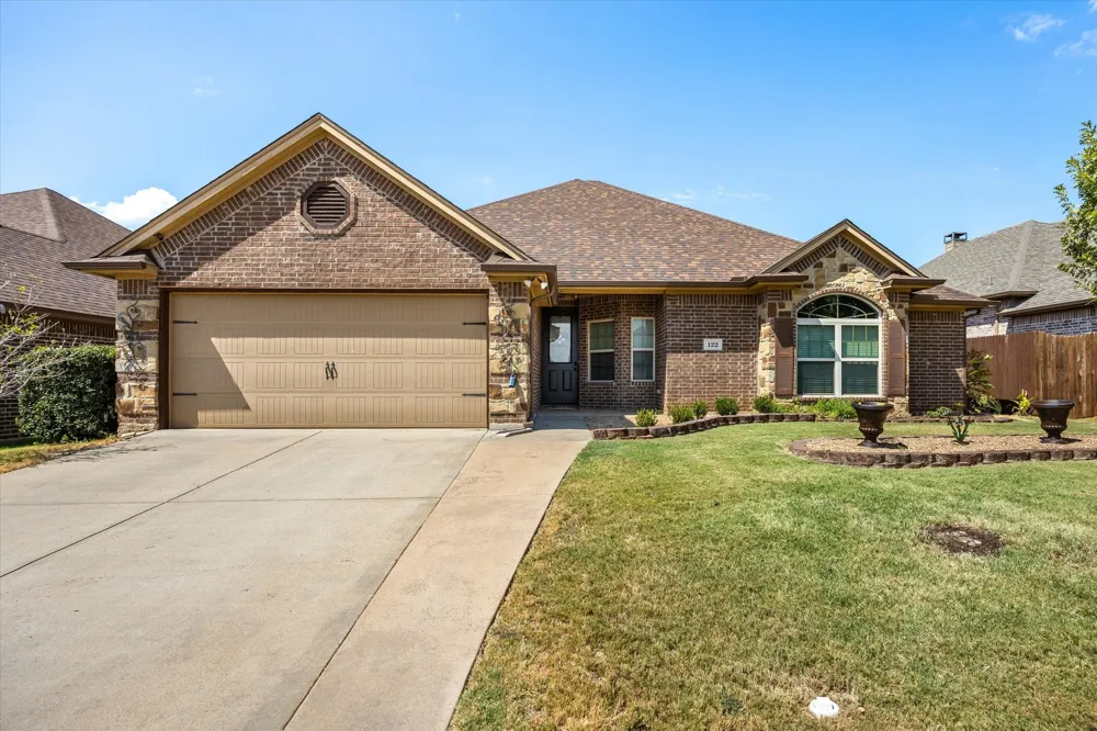 122 Donna Circle Granbury, TX 76049