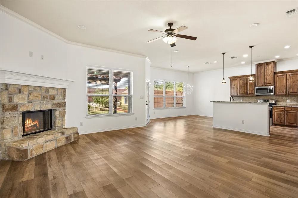 122 Donna Circle Granbury, TX 76049