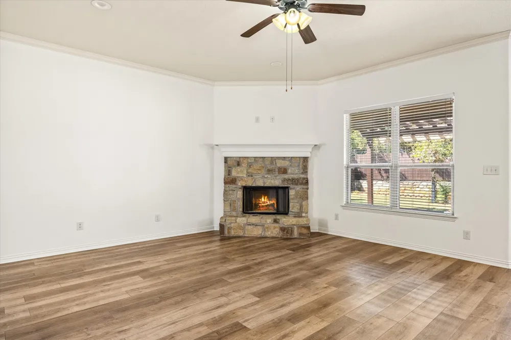122 Donna Circle Granbury, TX 76049