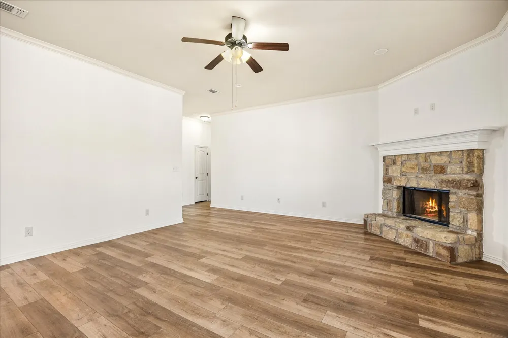122 Donna Circle Granbury, TX 76049
