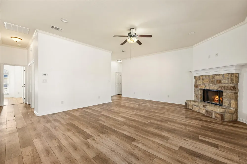 122 Donna Circle Granbury, TX 76049