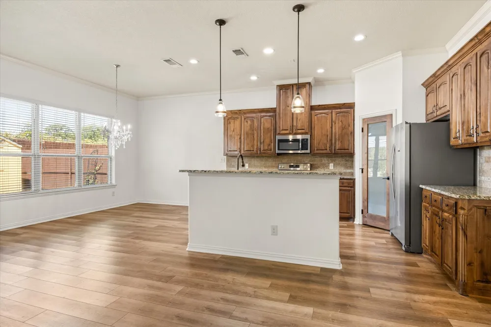 122 Donna Circle Granbury, TX 76049
