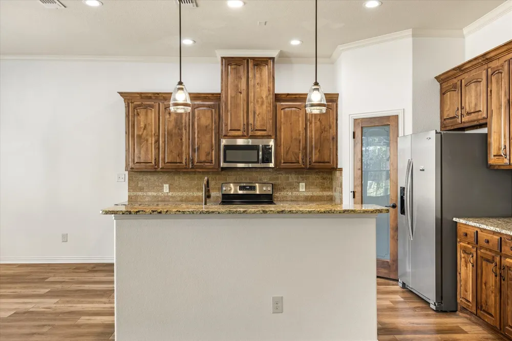 122 Donna Circle Granbury, TX 76049