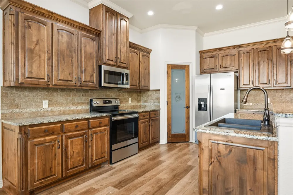 122 Donna Circle Granbury, TX 76049