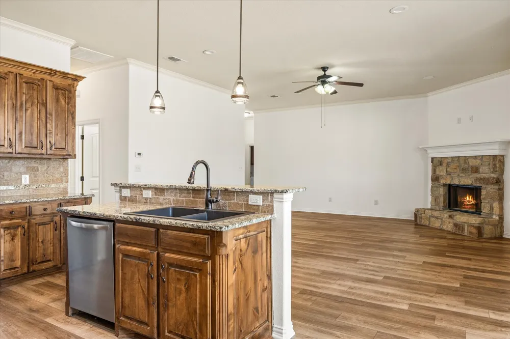 122 Donna Circle Granbury, TX 76049