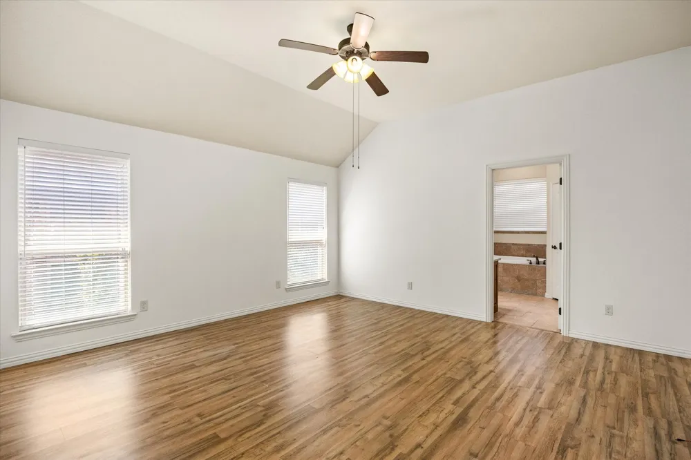 122 Donna Circle Granbury, TX 76049