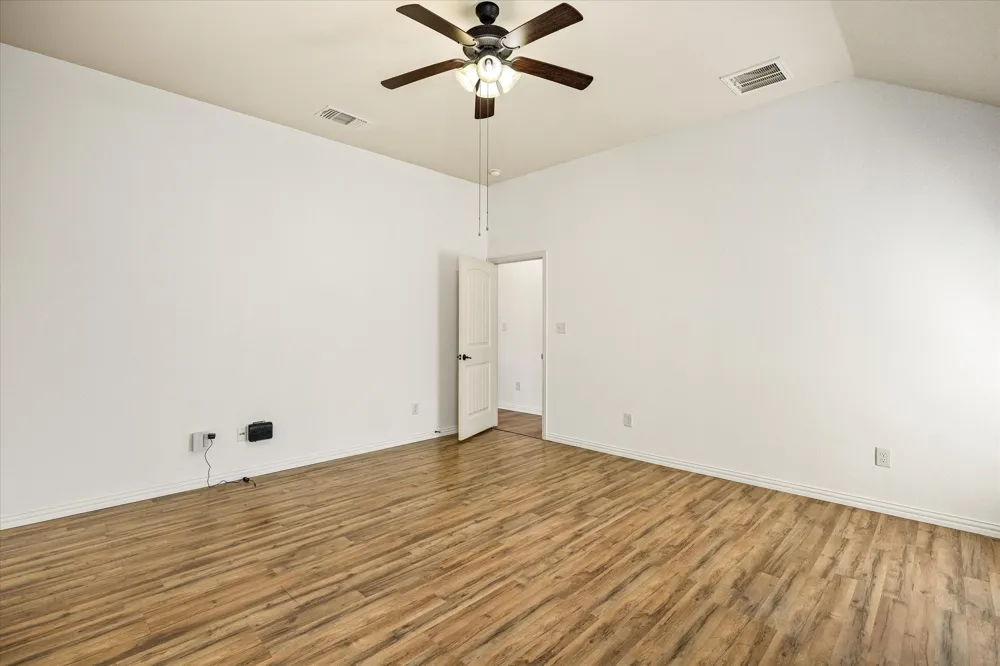122 Donna Circle Granbury, TX 76049