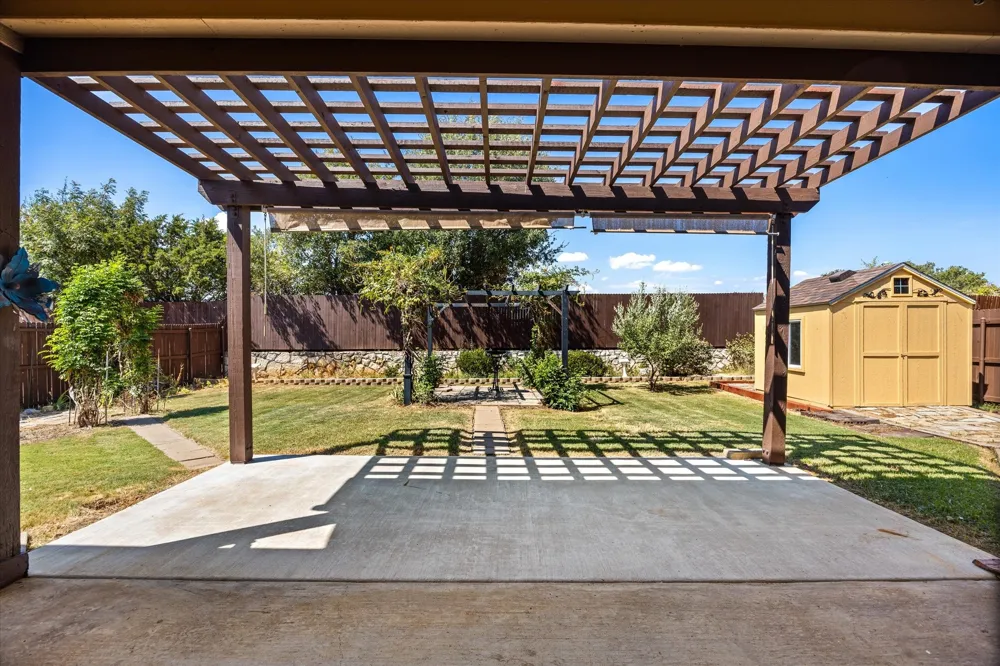 122 Donna Circle Granbury, TX 76049