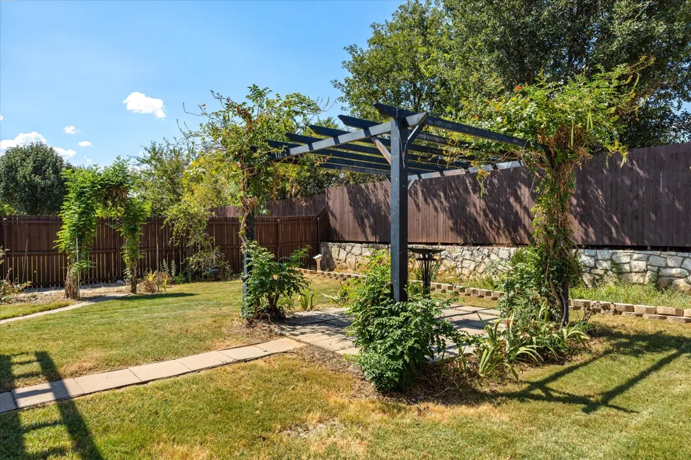122 Donna Circle Granbury, TX 76049