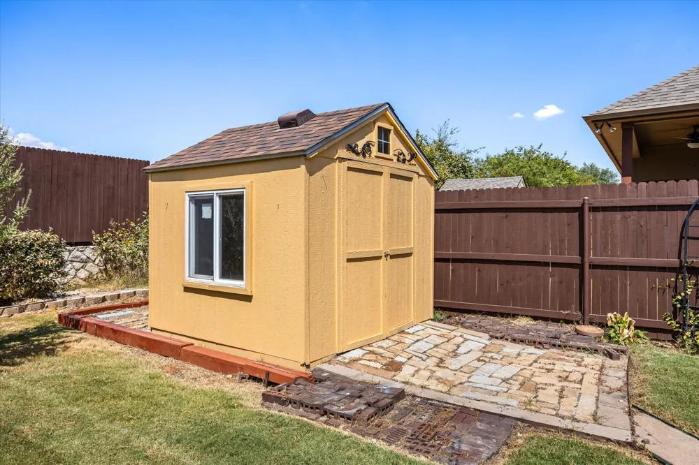 122 Donna Circle Granbury, TX 76049