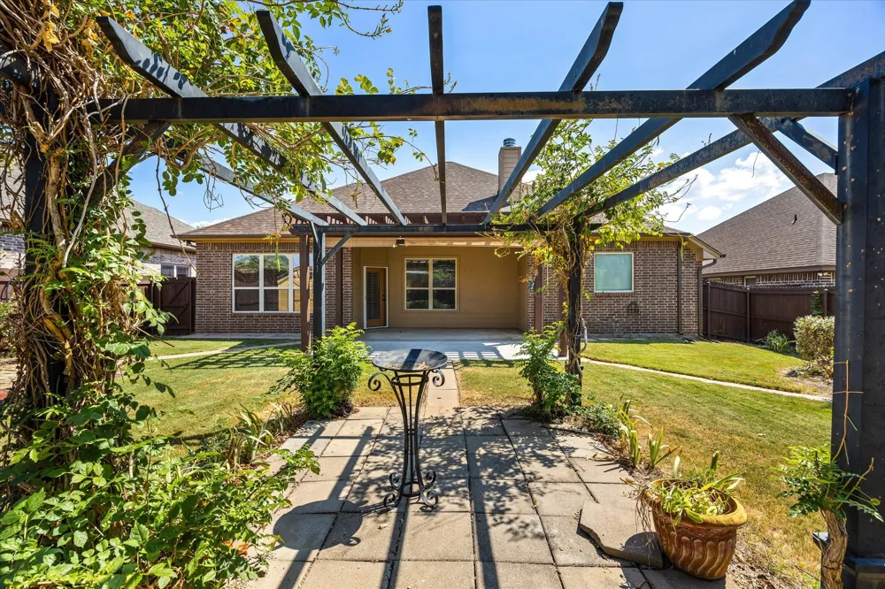 122 Donna Circle Granbury, TX 76049