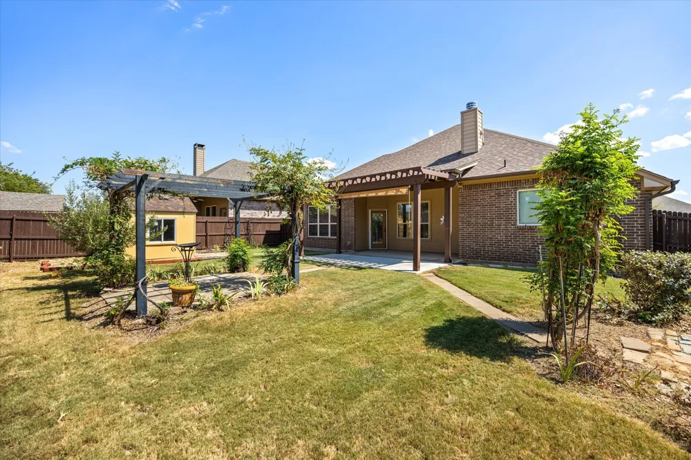 122 Donna Circle Granbury, TX 76049