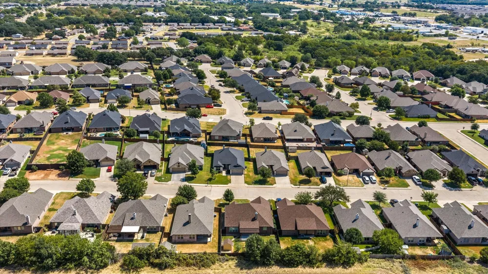 122 Donna Circle Granbury, TX 76049