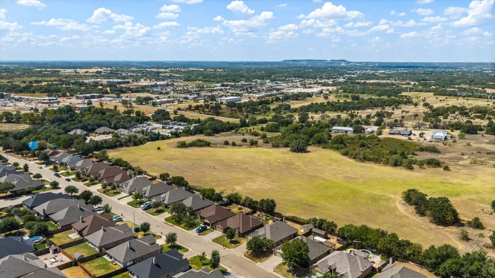 122 Donna Circle Granbury, TX 76049