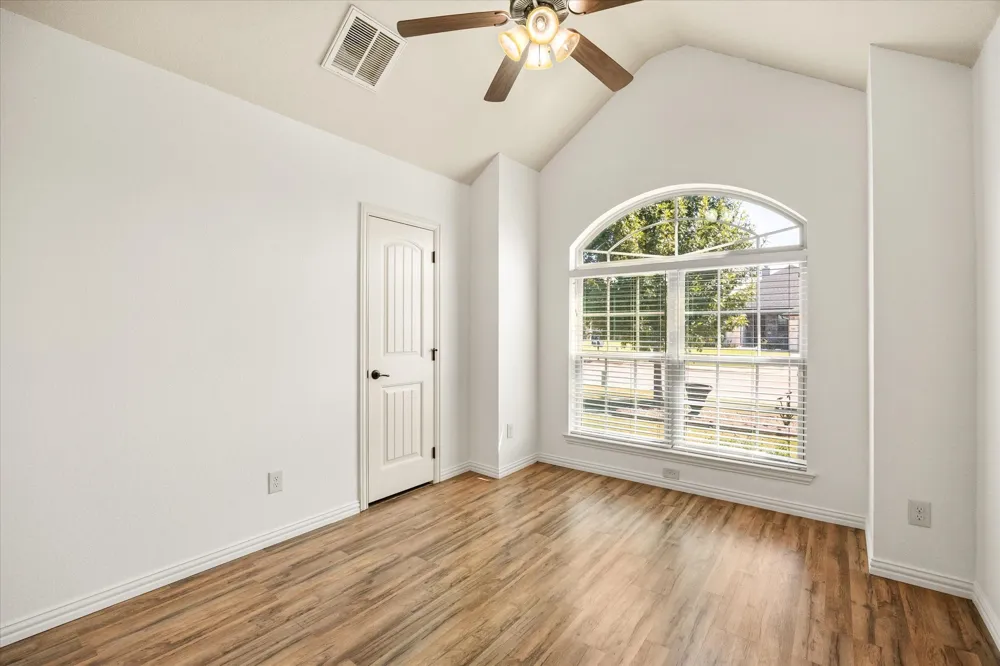 122 Donna Circle Granbury, TX 76049