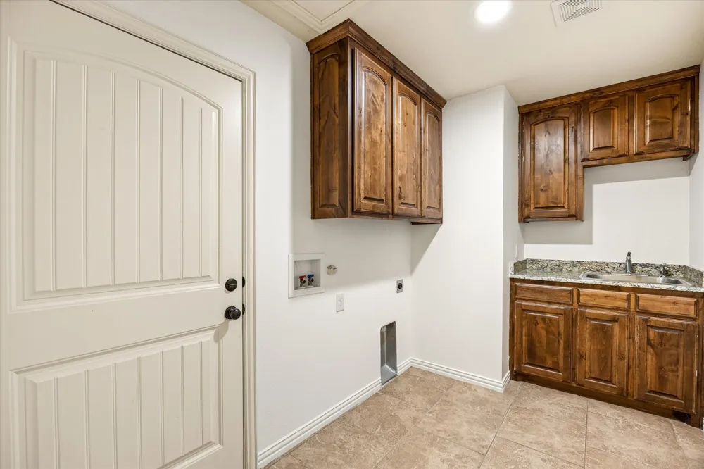 122 Donna Circle Granbury, TX 76049