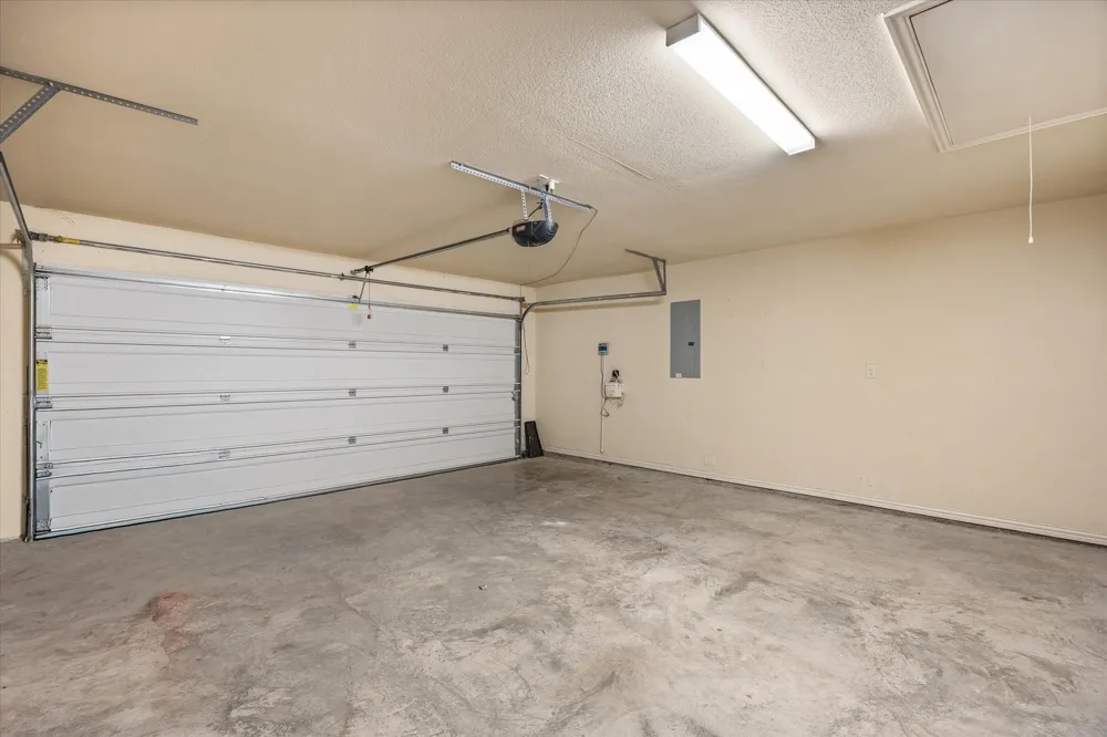 122 Donna Circle Granbury, TX 76049