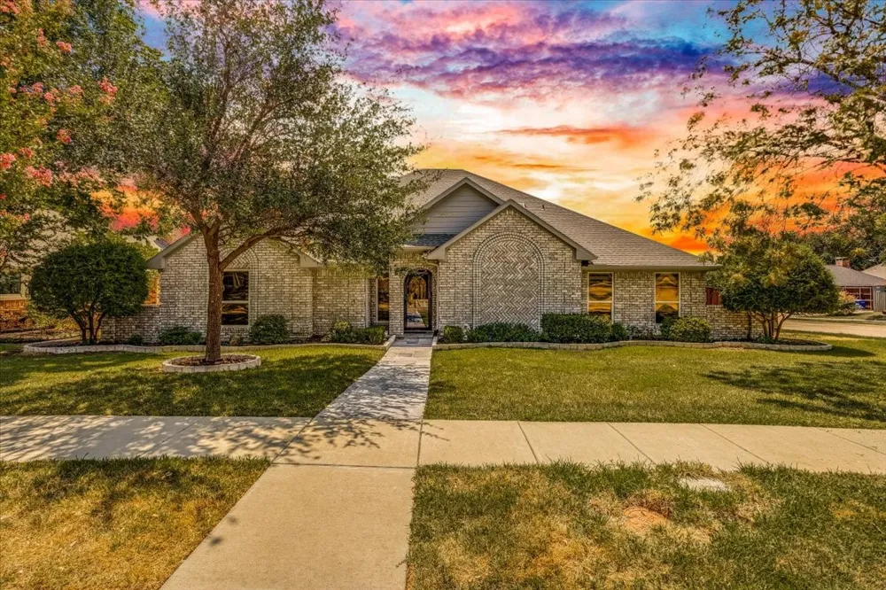 2100 Antibes Drive Carrollton, TX 75006