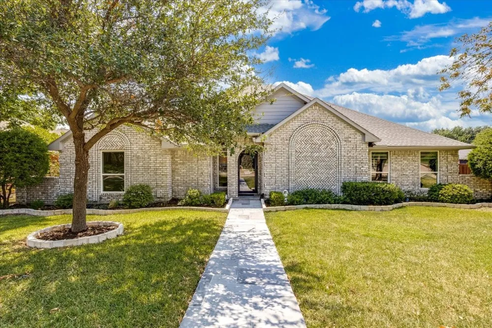 2100 Antibes Drive Carrollton, TX 75006