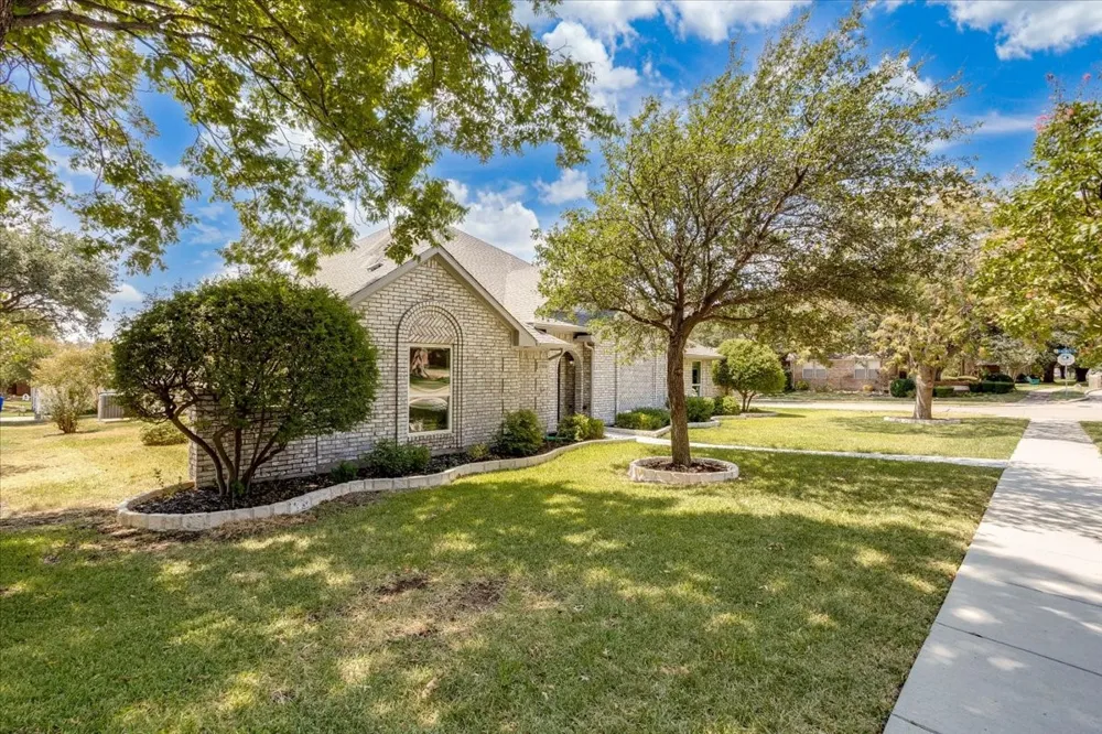 2100 Antibes Drive Carrollton, TX 75006