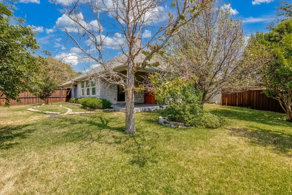 2100 Antibes Drive Carrollton, TX 75006