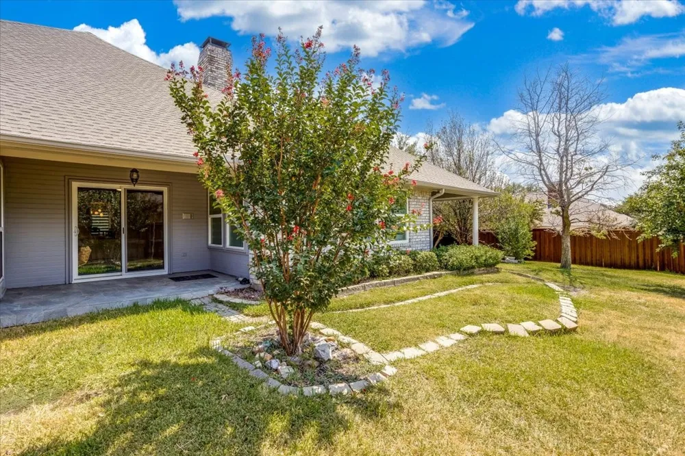 2100 Antibes Drive Carrollton, TX 75006