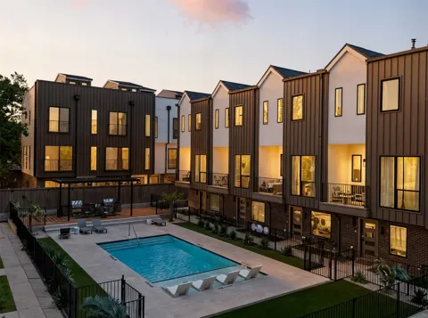 1902 carroll Avenue #104