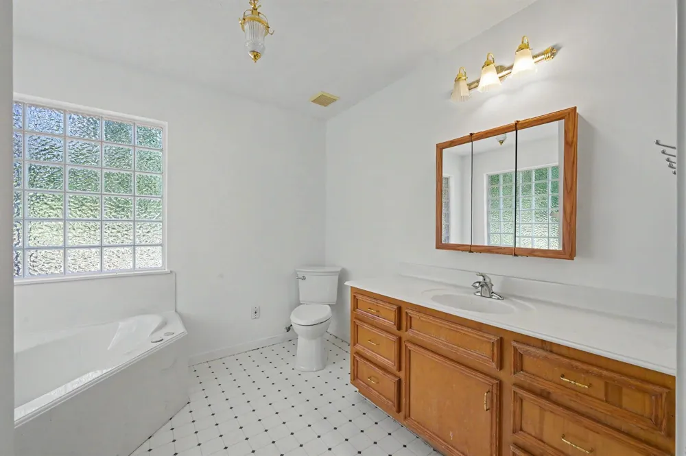 10690 Tanyard Road Willis, TX 77378