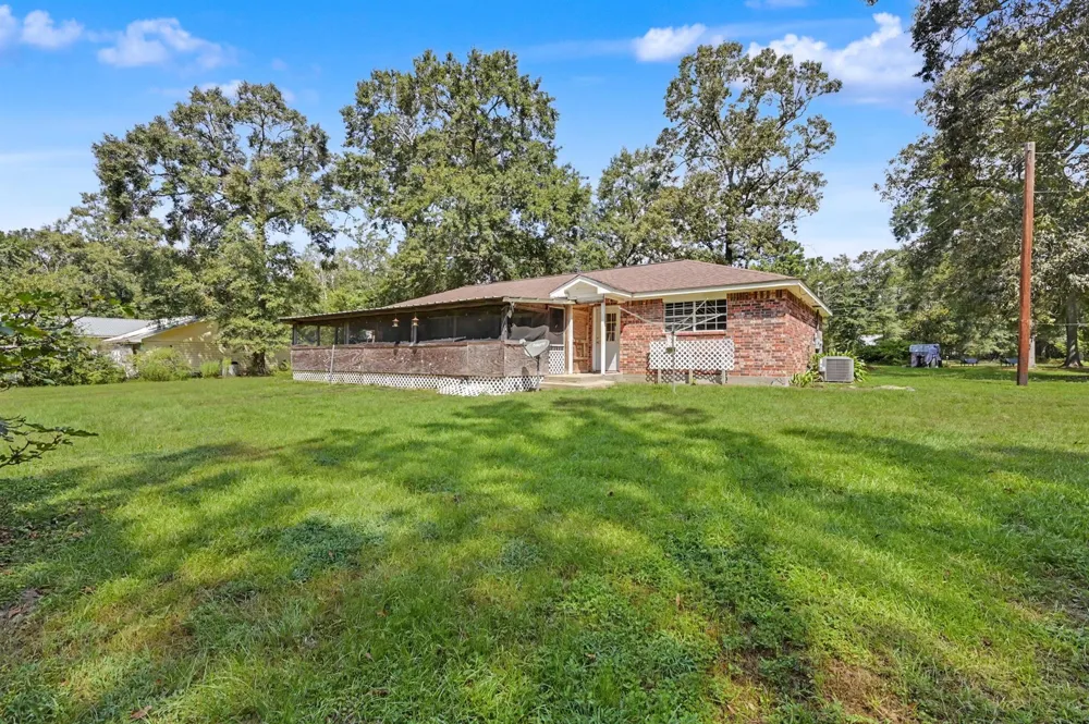 10690 Tanyard Road Willis, TX 77378