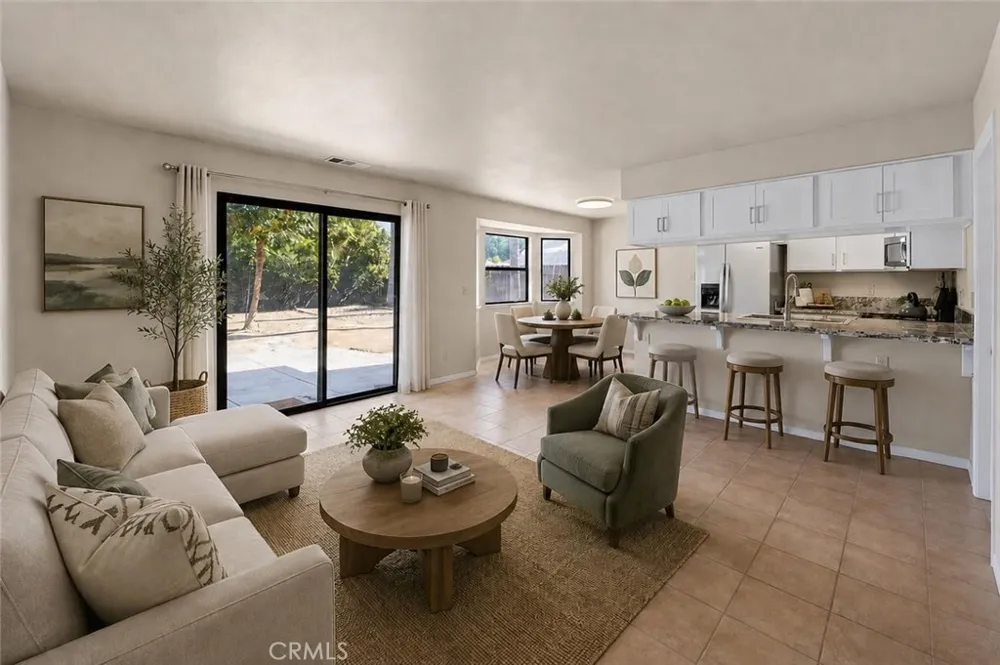 571 W Pat Clovis, CA 93612