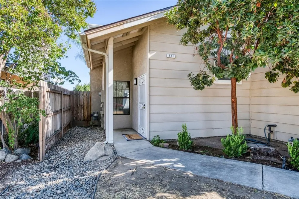 571 W Pat Clovis, CA 93612