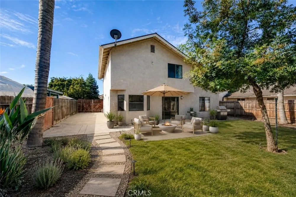 571 W Pat Clovis, CA 93612