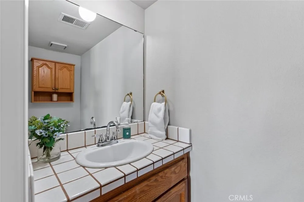 571 W Pat Clovis, CA 93612