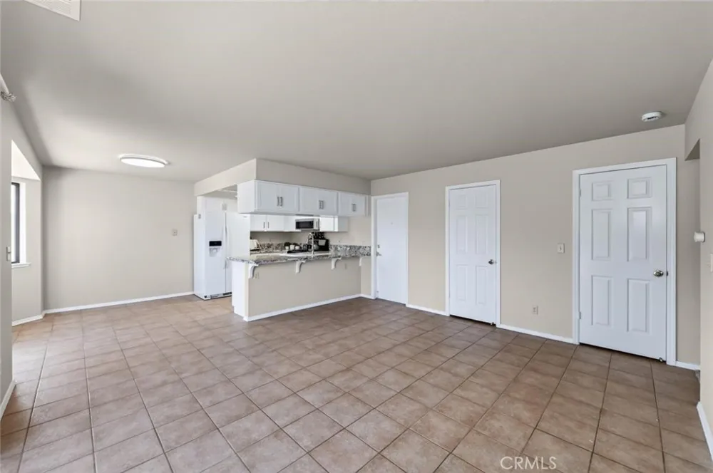 571 W Pat Clovis, CA 93612