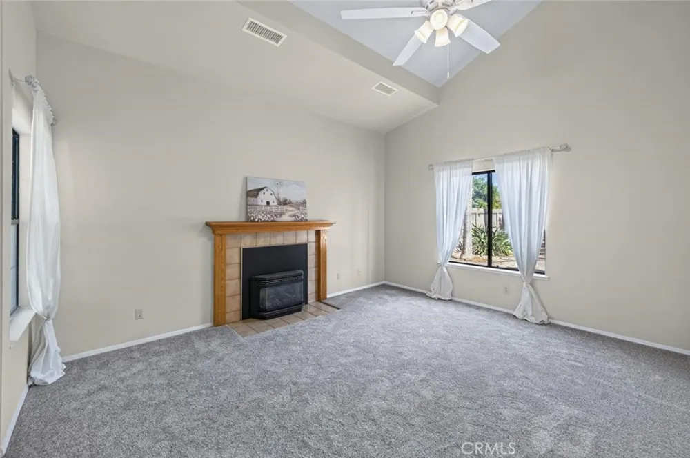 571 W Pat Clovis, CA 93612