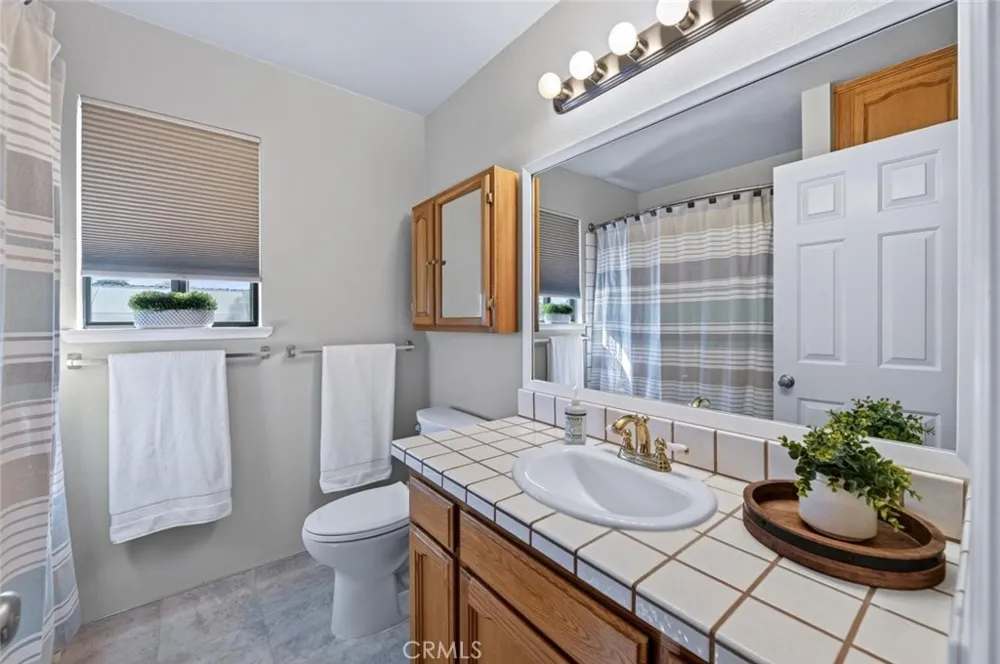 571 W Pat Clovis, CA 93612