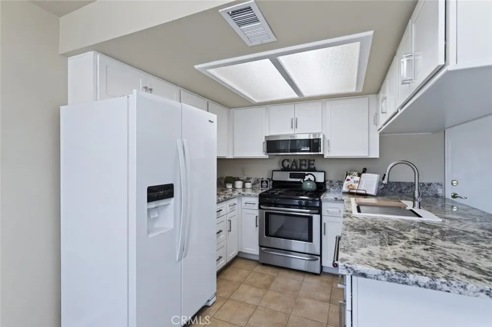 571 W Pat Clovis, CA 93612