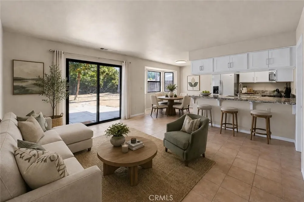 571 W Pat Clovis, CA 93612