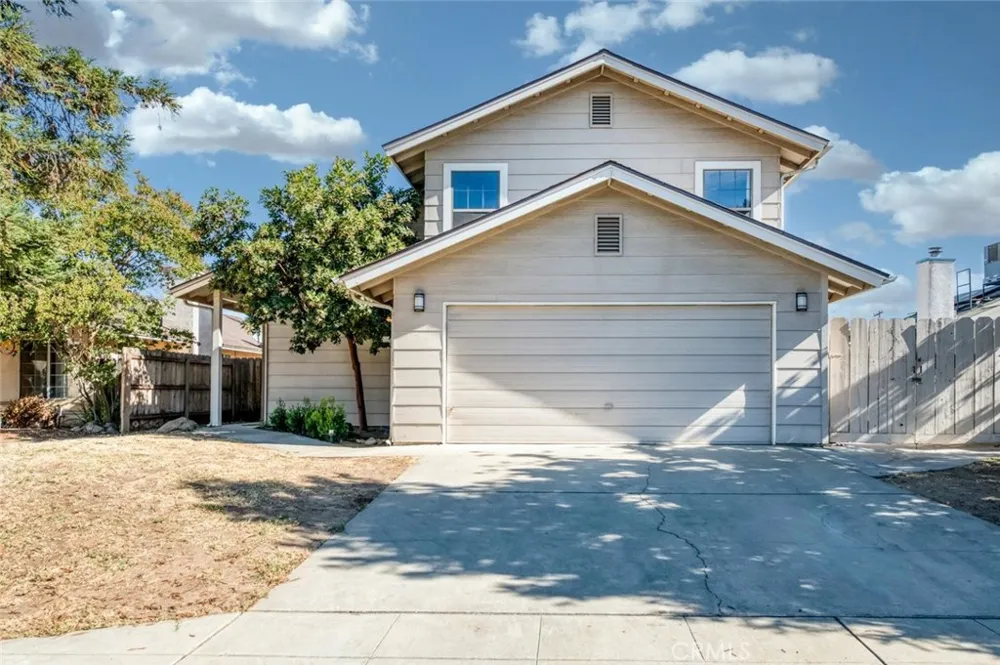 571 W Pat Clovis, CA 93612
