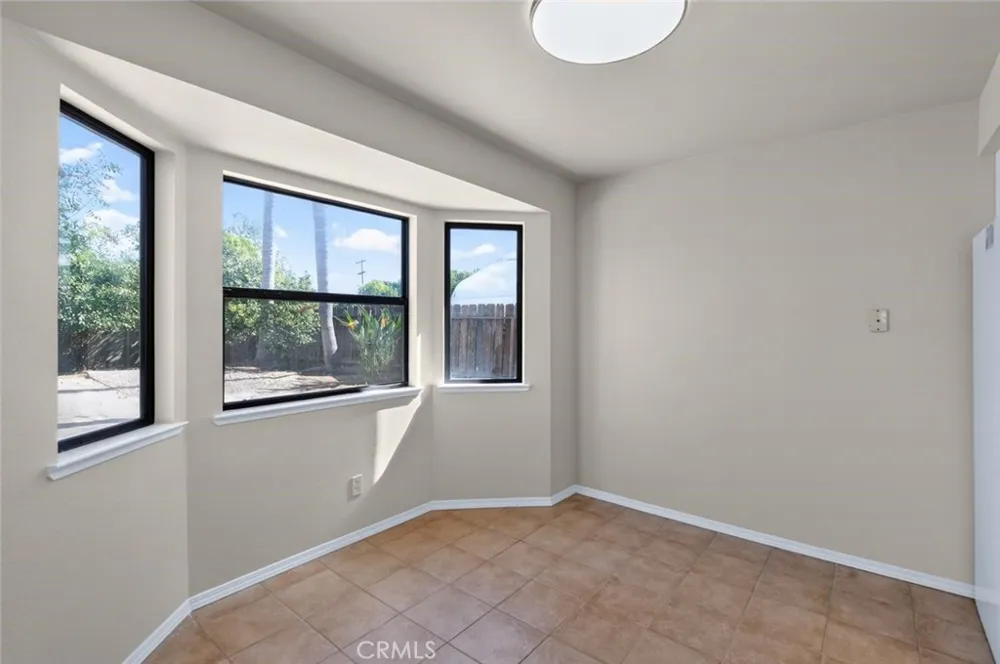 571 W Pat Clovis, CA 93612