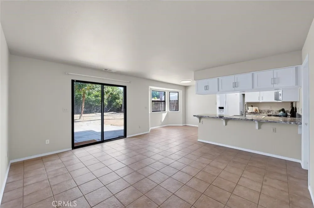 571 W Pat Clovis, CA 93612