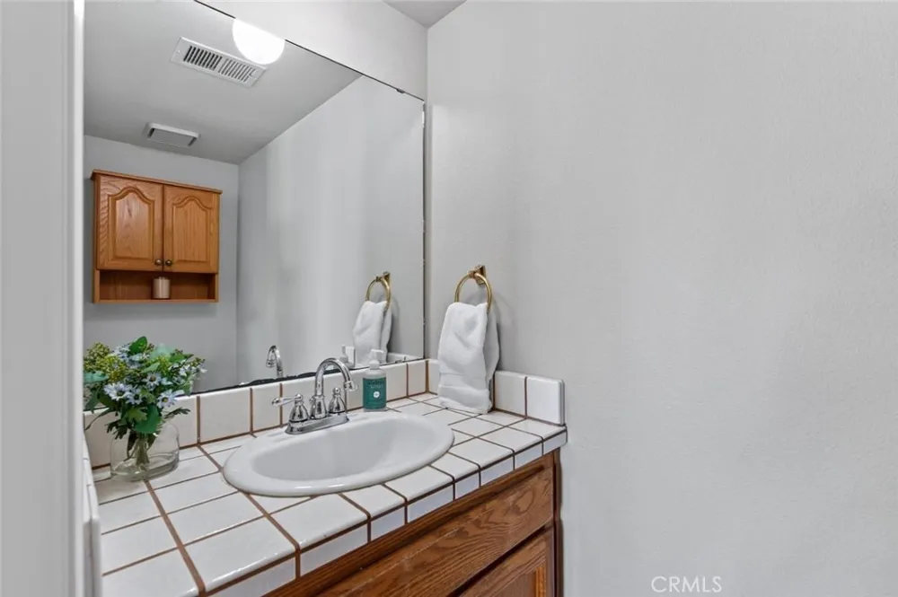 571 W Pat Clovis, CA 93612