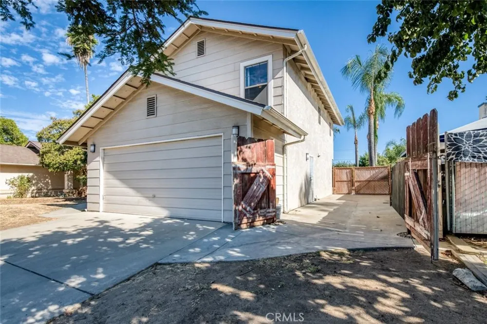 571 W Pat Clovis, CA 93612