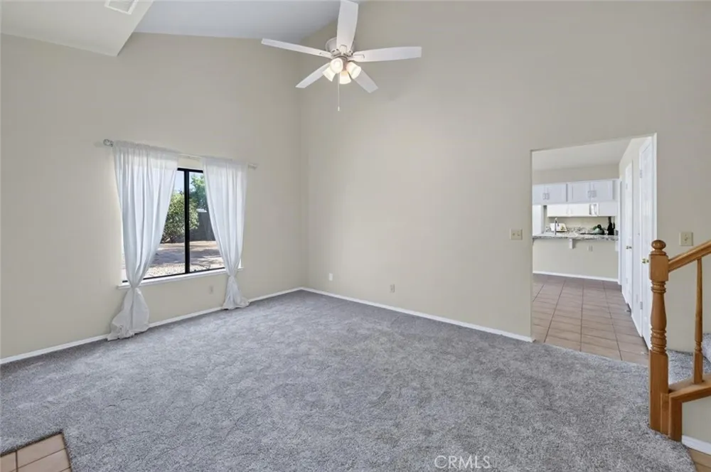 571 W Pat Clovis, CA 93612